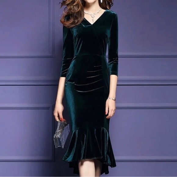 Dresses & Skirts - Green Velvet Dress